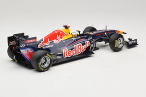 Red Bull RB7 Renault #1 S. Vettel Red Bull Racing World Champion 2011 Minichamps 1:18 110110001 Metall - pilt 2/6