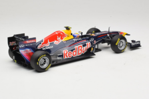 Red Bull RB7 Renault #2 M. Webber Red Bull Racing Showcar 2011 Minichamps 1:18 110110002 Metall - pilt 2/7