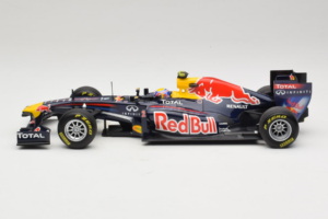 Red Bull RB7 Renault #2 M. Webber Red Bull Racing Showcar 2011 Minichamps 1:18 110110002 Metall - pilt 3/7