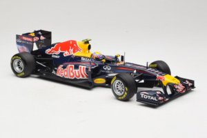 Red Bull RB7 Renault #2 M. Webber Red Bull Racing Showcar 2011 Minichamps 1:18 110110002 Metall - pilt 4/7