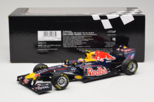 Red Bull RB7 Renault #2 M. Webber Red Bull Racing Showcar 2011 Minichamps 1:18 110110002 Metall - pilt 6/7