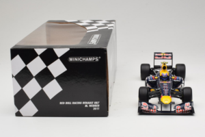 Red Bull RB7 Renault #2 M. Webber Red Bull Racing Showcar 2011 Minichamps 1:18 110110002 Metall - pilt 7/7