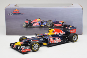 Red Bull RB8 Renault #2 M. Webber Red Bull Racing Showcar 2012 Minichamps 1:18 110120072 Metall - pilt 7/7