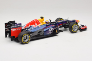 Red Bull RB9 Renault #2 M. Webber Infiniti Red Bull Racing Showcar 2013 Minichamps 1:18 110130072 Metall - pilt 2/6