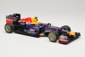 Red Bull RB9 Renault #2 M. Webber Infiniti Red Bull Racing Showcar 2013 Minichamps 1:18 110130072 Metall - pilt 4/6