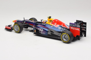 Red Bull RB9 Renault #2 M. Webber Infiniti Red Bull Racing Showcar 2013 Minichamps 1:18 110130072 Metall - pilt 5/6