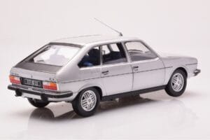 Renault 30 TX Hõbedane Norev 1:18 185272 Metall - pilt 3/8