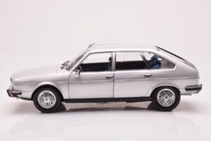 Renault 30 TX Hõbedane Norev 1:18 185272 Metall - pilt 4/8