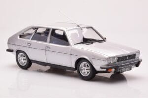 Renault 30 TX Hõbedane Norev 1:18 185272 Metall - pilt 6/8