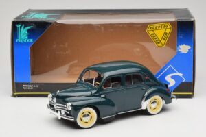Renault 4CV Roheline Solido 1:18 8047 Metall - pilt 6/6