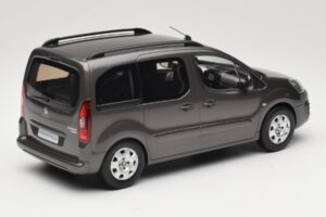 Renault Juvaquatre Break 300 kg Elevandiluukollane Norev 1:18 185260 Metall - pilt 2/6
