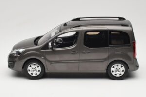 Renault Juvaquatre Break 300 kg Elevandiluukollane Norev 1:18 185260 Metall - pilt 3/6