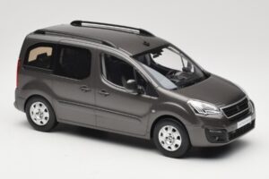 Renault Juvaquatre Break 300 kg Elevandiluukollane Norev 1:18 185260 Metall - pilt 4/6