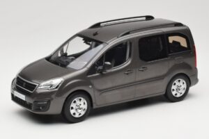 Renault Juvaquatre Break 300 kg Elevandiluukollane Norev 1:18 185260 Metall