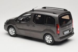 Renault Juvaquatre Break 300 kg Elevandiluukollane Norev 1:18 185260 Metall - pilt 5/6