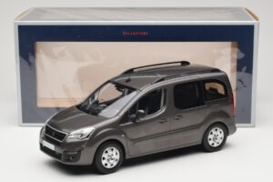 Renault Juvaquatre Break 300 kg Elevandiluukollane Norev 1:18 185260 Metall - pilt 6/6