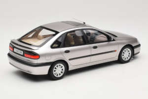 Renault Laguna V6 3.0 Baccara Opal Grey Otto 1:18 OT1185 Vaik - pilt 2/6
