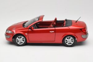 Renault Megane Mk1 CC Punane Solido 1:18 8152 Metall - pilt 4/8