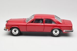 Rolls-Royce Camargue Punane Bburago 1:22 3001 Metall - pilt 4/8