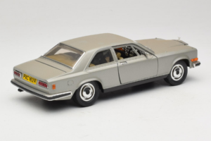 Rolls-Royce Camargue Hõbedane Bburago 1:18 3001-M2 Metall - pilt 3/8