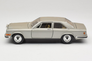 Rolls-Royce Camargue Hõbedane Bburago 1:18 3001-M2 Metall - pilt 4/8