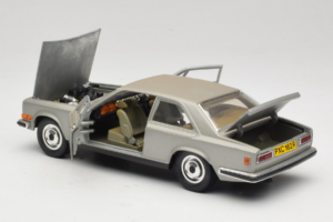 Rolls-Royce Camargue Hõbedane Bburago 1:18 3001-M2 Metall - pilt 5/8
