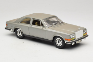 Rolls-Royce Camargue Hõbedane Bburago 1:18 3001-M2 Metall - pilt 6/8