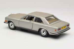 Rolls-Royce Camargue Hõbedane Bburago 1:18 3001-M2 Metall - pilt 7/8