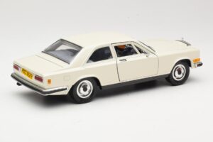 Rolls-Royce Camargue Valge Bburago 1:22 3001-M1 Metall - pilt 2/8