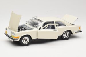 Rolls-Royce Camargue Valge Bburago 1:22 3001-M1 Metall - pilt 3/8