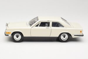 Rolls-Royce Camargue Valge Bburago 1:22 3001-M1 Metall - pilt 4/8