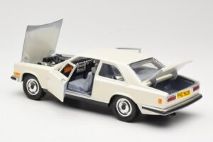 Rolls-Royce Camargue Valge Bburago 1:22 3001-M1 Metall - pilt 5/8