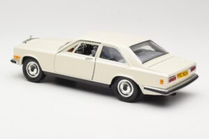 Rolls-Royce Camargue Valge Bburago 1:22 3001-M1 Metall - pilt 7/8