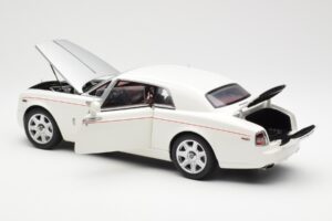 Rolls-Royce Phantom Coupe English Valge Hõbedane Kyosho 1:18 08861EW Metall - pilt 5/8