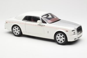Rolls-Royce Phantom Coupe English Valge Hõbedane Kyosho 1:18 08861EW Metall - pilt 6/8