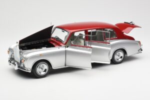 Rolls-Royce Phantom VI Hõbe Punane Kyosho 1:18 08905SR Metall - pilt 2/8