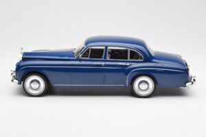 Rolls-Royce Silver Cloud III Flying Spur Mulliner RHD Tumesinine MCG 1:18 MCG18124 Metall - pilt 3/6
