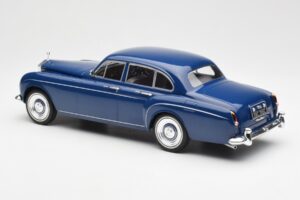 Rolls-Royce Silver Cloud III Flying Spur Mulliner RHD Tumesinine MCG 1:18 MCG18124 Metall - pilt 5/6