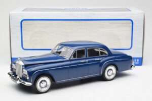 Rolls-Royce Silver Cloud III Flying Spur Mulliner RHD Tumesinine MCG 1:18 MCG18124 Metall - pilt 6/6