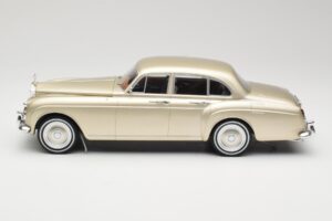 Rolls-Royce Silver Cloud III Flying Spur H.J. Mulliner Kuldne MCG 1:18 MCG18058 Metall - pilt 3/6