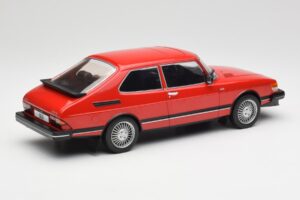 Saab 900 GL Punane MCG 1:18 MCG18340 Metall - pilt 3/6