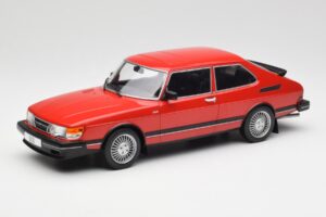 Saab 900 GL Punane MCG 1:18 MCG18340 Metall