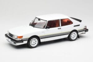 Saab 900 Turbo Valge MCG 1:18 MCG18339 Metall