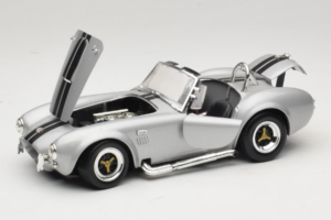 Shelby Cobra 427S/C Hõbedane Mustade Triipudega Road Signature 1:18 92058 Metall - pilt 2/8