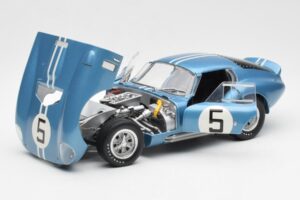 Shelby Cobra Daytona Coupe #5 D. Gurney / B. Bondurant 24 Hours of Le Mans 1964 Exoto 1:18 135190555498 Metall - pilt 2/8