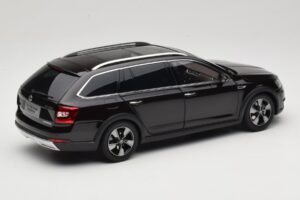 Skoda Octavia Mk4 Combi Pruun Paudi Model 1:18 ZMR000005BRA Metall - pilt 3/8