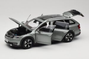Skoda Octavia Mk4 Combi Roheline Paudi Model 1:18 ZMR000005GRU Metall - pilt 2/8