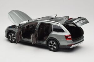 Skoda Octavia Mk4 Combi Roheline Paudi Model 1:18 ZMR000005GRU Metall - pilt 5/8