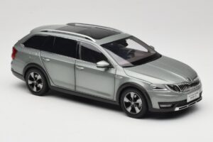 Skoda Octavia Mk4 Combi Roheline Paudi Model 1:18 ZMR000005GRU Metall - pilt 6/8