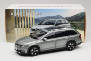 Skoda Octavia Mk4 Combi Roheline Paudi Model 1:18 ZMR000005GRU Metall - pilt 8/8